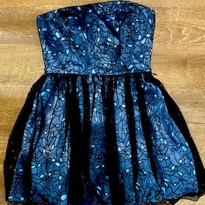 Beautiful strapless ladies short formal dress